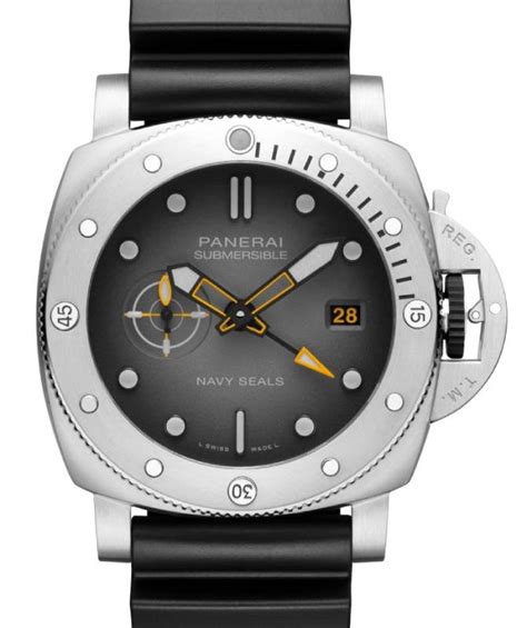 Panerai Submersible Gmt Navy Seals PAM 01323 .